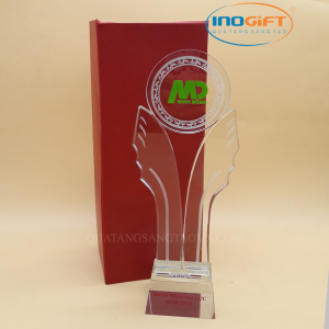 Biểu trưng pha lê vinh danh cá nhân công ty Minh Dũng