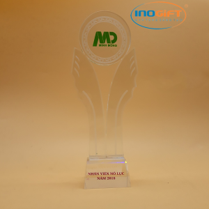 Biểu trưng pha lê vinh danh cá nhân công ty Minh Dũng
