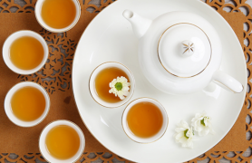 Bộ ấm chén quà tặng thiết thực cho ngày 8/3