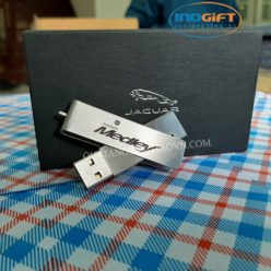 USB kim loại khắc tên kèm hộp xi lót lụa