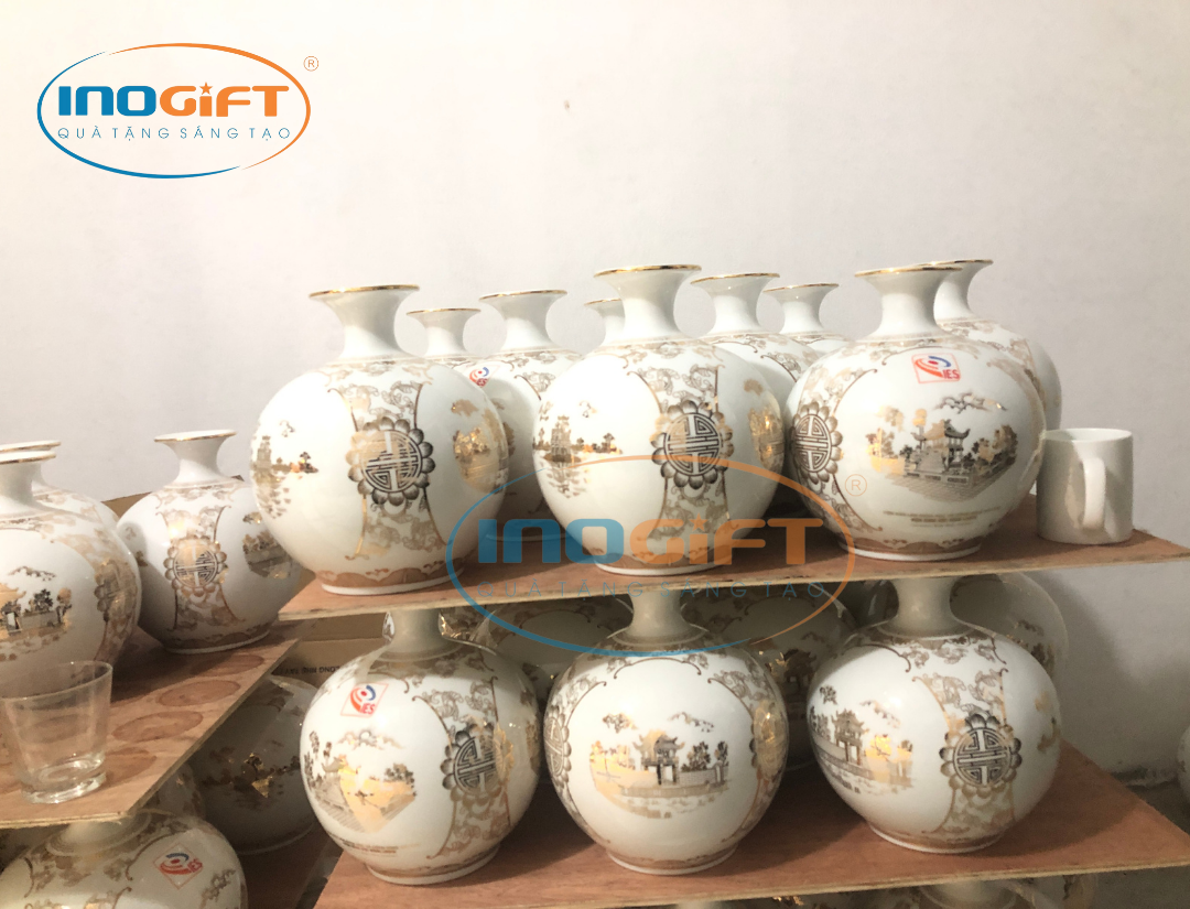 quà tặng 8-3 cho doanh nghiệp Bình hút lộc Bát Tràng được in logo
