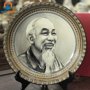 Đĩa sứ trưng bày hình Bác Hồ