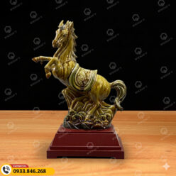 Linh vật phong thủy 2026 tượng ngựa phong thủy