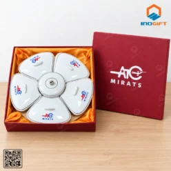 Khay đựng mứt sứ Bát Tràng trong hộp quà đỏ in logo