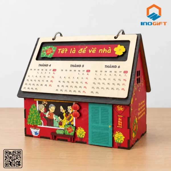 Lịch gỗ để bàn hình ngôi nhà với dòng chữ Tết là để về nhà