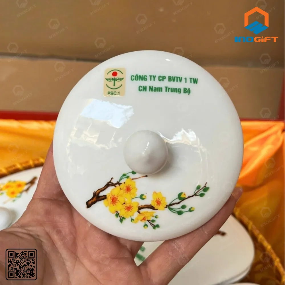 Nắp khay mứt sứ in họa tiết hoa mai và logo doanh nghiệp